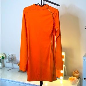 Dress with side zipper